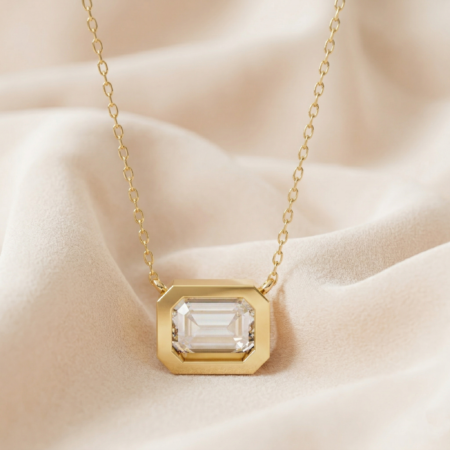 Geometric Horizon – Gold Necklace with East-West Emerald-Cut Lab-Grown Diamond