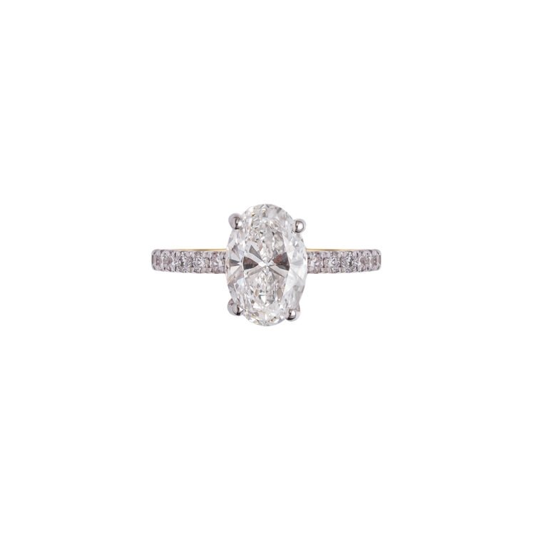 Ethereal Horizon – Ring with Oval Lab-Grown Diamond and Pavé Band